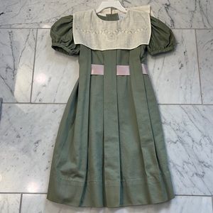 Beautiful little girls linen size 5 dress. 26 inches from neck to hem.